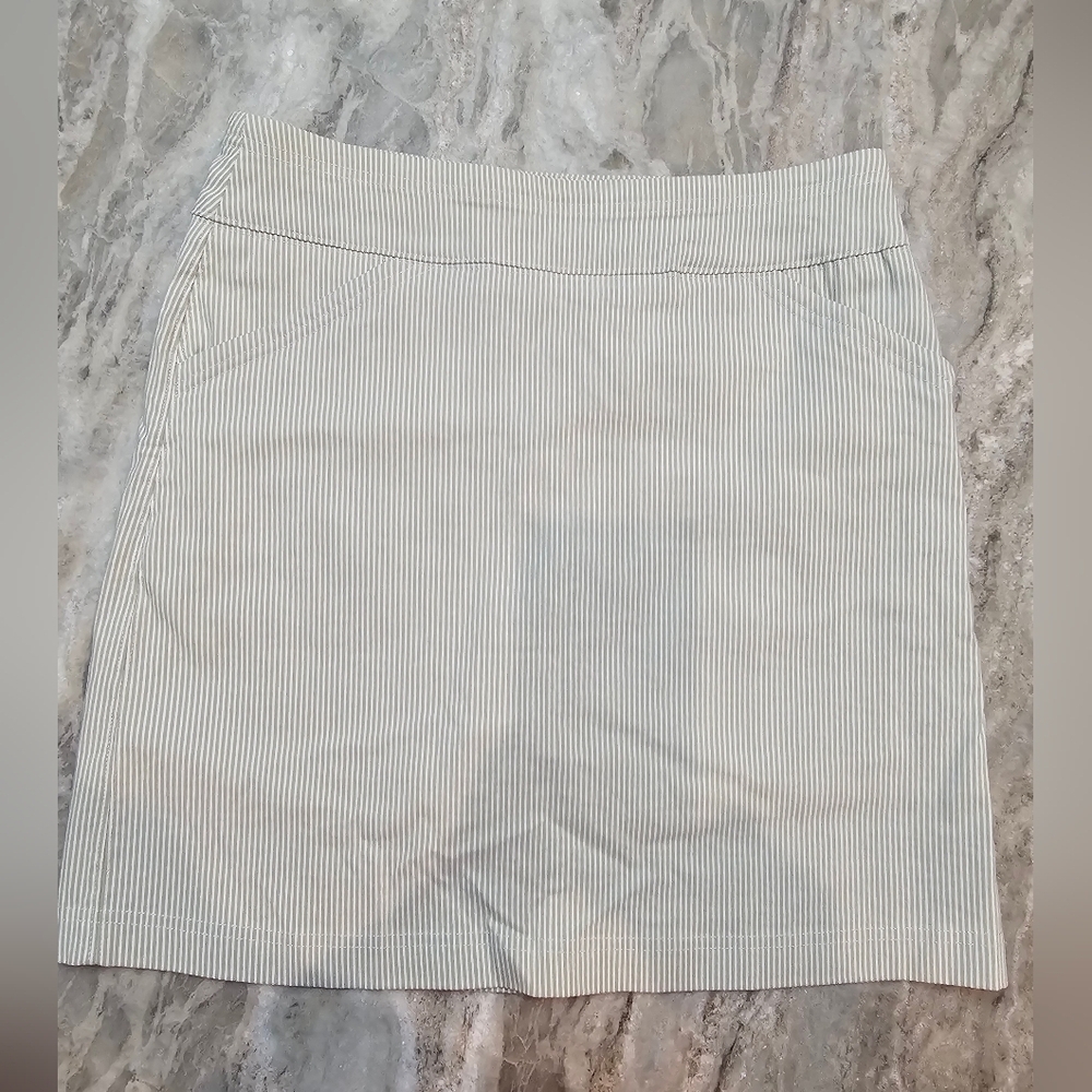 Mario Serrani Striped Skort Women’s Small Gray White Pinstripe Pull-On Skort